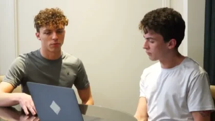 Ayudandole a mi amigo estudiar anatomia - videos de sexo gay