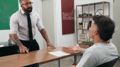 Mi profesor me rompe el culo